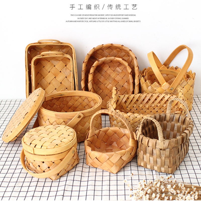 Hemdekoration av trä, woven Basket